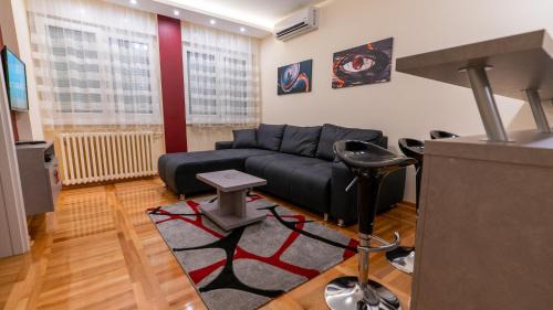 Novi Beograd Apartment | Burgundy Apartment