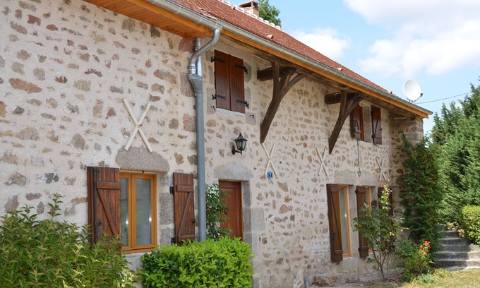 Saint-Martin-du-Puy Cottage | Burgundy traditional cottage with a vast flower garden to enjoy nature & calm