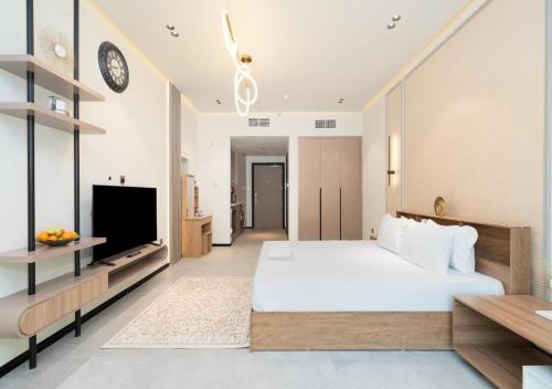 Al Barsha Apartment | Burj View - Luxury Studio - Near Dubai Miracle & Butterfly Garden- Arjan, Dubailand