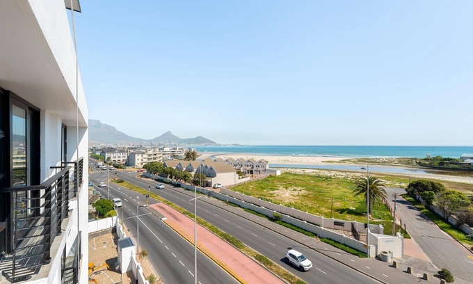 Milnerton Apartment | Burmeister Modern 2-Bedroom w/Views Milnerton
