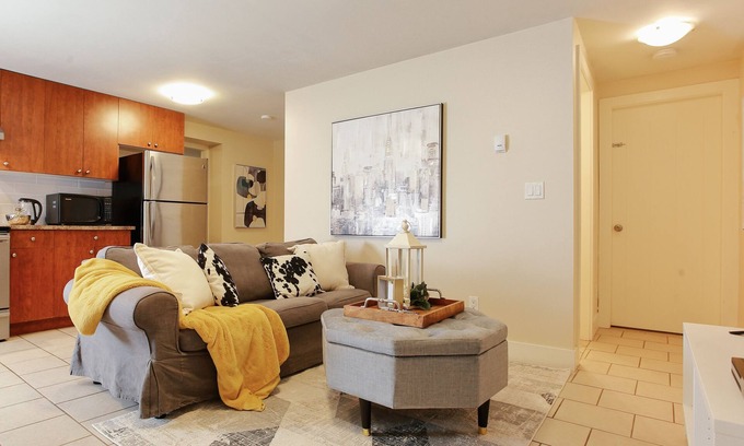 Burnaby House | Burnaby Cozy suite Near Skytrain