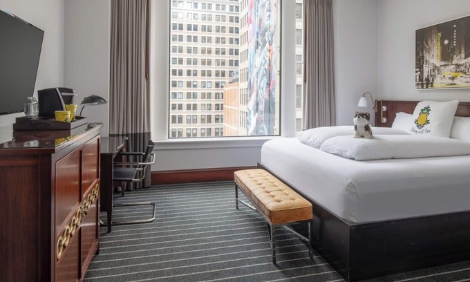 Downtown Chicago Hotel | Burnham King - Staypineapple Chicago Charm & Afternoon Delights in The Loop