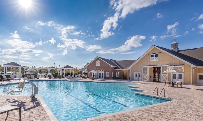 Williamsburg House | Busch Gardens Williamsburg, Close to all the Family Fun!