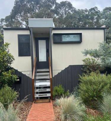 Lane Cove North Apartment | Bushland setting close to Sydney CBD- stand alone apartment