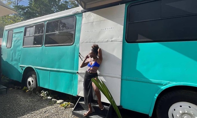 Puerto Viejo de Talamanca Hotel | BusHotel in Puerto Viejo with private Hot Tub