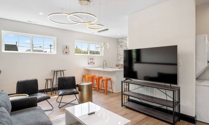 Butchertown House | Butchertown! New Modern Long Term 2Br/1BA Apt 2 Fl