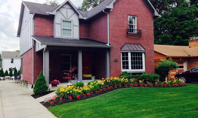 Indianapolis House | Butler Fieldhouse one block from Butler University and Hinkle Fieldhouse