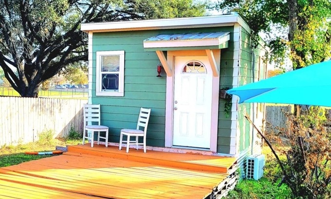 Denver Heights House | BUZZ into a San Antonio Tiny Home! 😳 144 sqft!