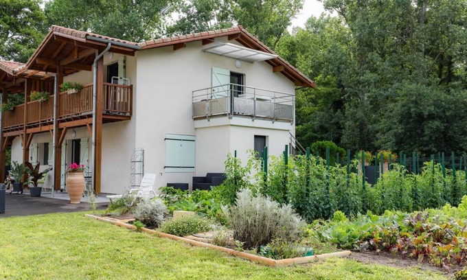 Leon House | Côté Jardin - Leon - Gîte