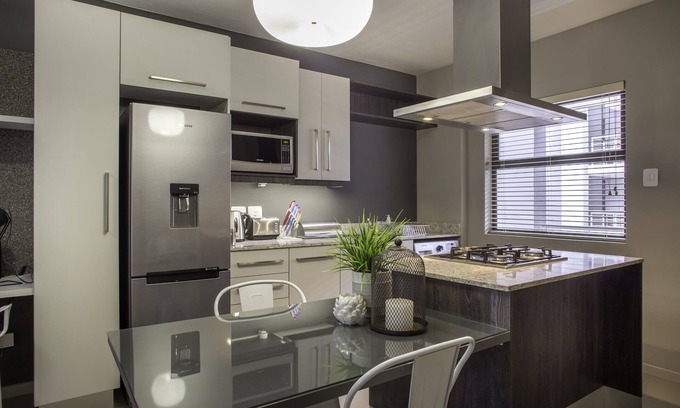 Greater Johannesburg Metropolitan Area Apartment | C.A.G One Bedroom Apartment in Sandton Johannesburg