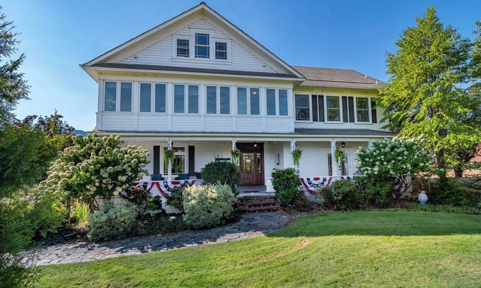 Roseburg Bed & Breakfast | C.H. Bailey House