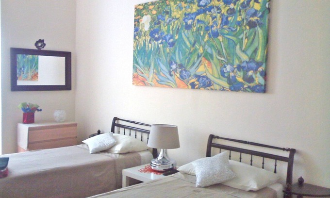 Genoa Historical Centre Apartment | Ca 'Sanlò: a stone's throw from the Aquarium of Genoa! Conventioned parking, free WiFI