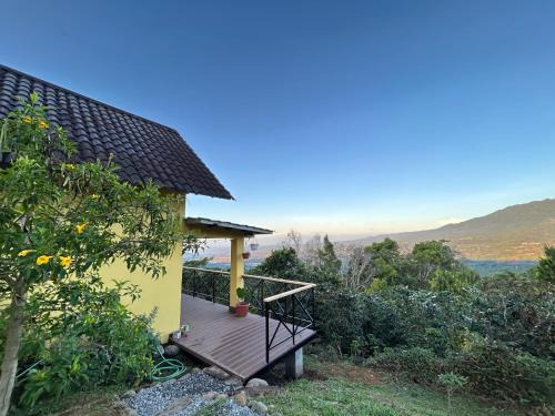 Jaramillo House | Cabaña con vista al volcán Barú