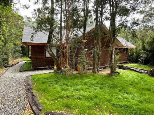 Valdivia House | Cabaña del bosque con estero