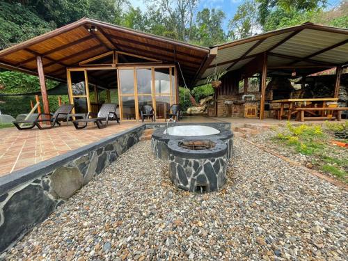 Sasaima Ski Chalet | cabaña ecologica