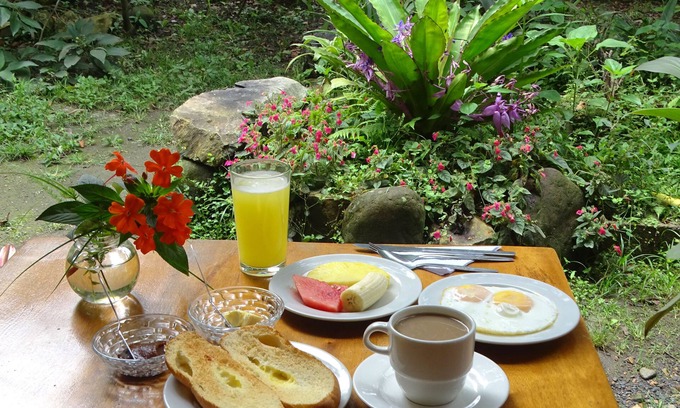 Mindo Bed & Breakfast | Cabañas Armonía y Jardín de Orquideas