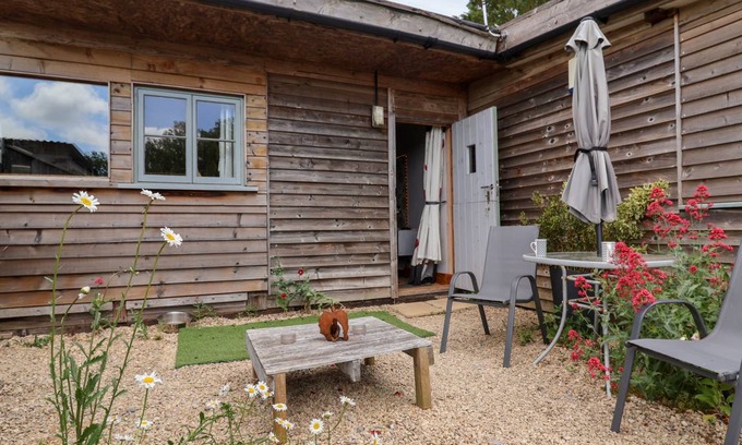 Blandford Forum Cottage | Cabin ∙ 1 bedroom ∙ 2 guests