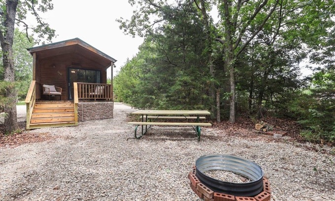Neal Cabin | Cabin 10~ Cozy Toronto Lake Cabin ~ Walk to the Water by RedAwning