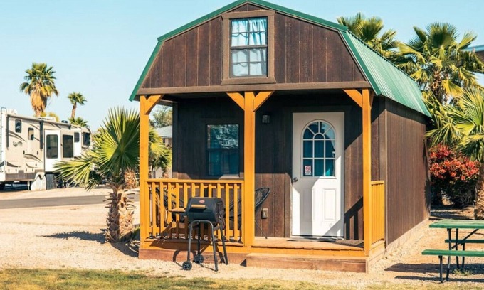 Ehrenberg Cabin | Cabin 12 · Deluxe Family Cabin