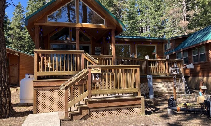 Ashland House | Cabin #13 at Hyatt Lake Resort