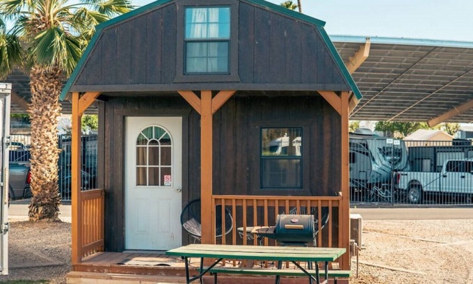 Ehrenberg Cabin | Cabin 15 · Deluxe Family Cabin