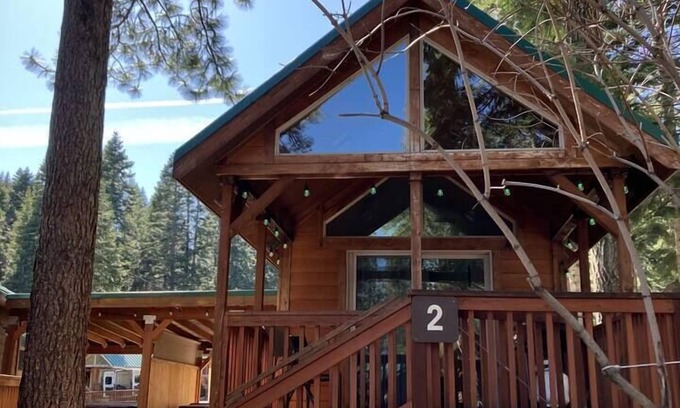 Ashland House | Cabin #2 at Hyatt Lake Resort