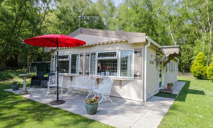 Attleborough Cottage | Cabin ∙ 2 bedrooms ∙ 4 guests