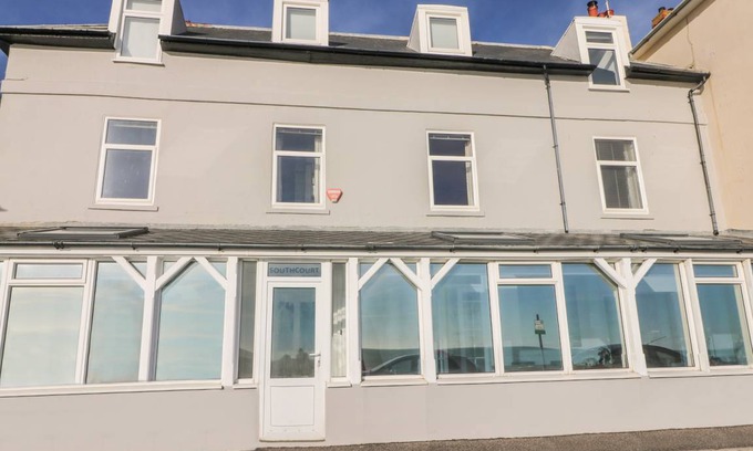 Sandgate Cottage | Cabin ∙ 2 bedrooms ∙ 4 guests