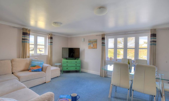 West Bay Cottage | Cabin ∙ 2 bedrooms ∙ 4 guests