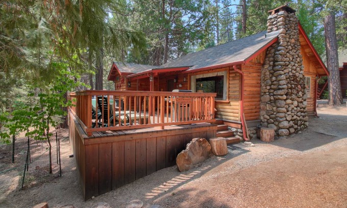 North Wawona Cabin | Cabin ∙ 2 bedrooms ∙ 6 guests