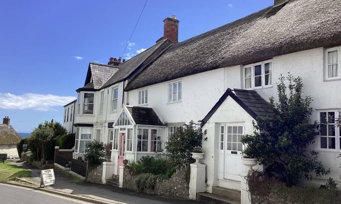Charmouth Cottage | Cabin ∙ 2 bedrooms ∙ 4 guests