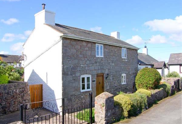 Gwaenysgor Near Prestatyn Cottage | Cabin ∙ 2 bedrooms ∙ 4 guests