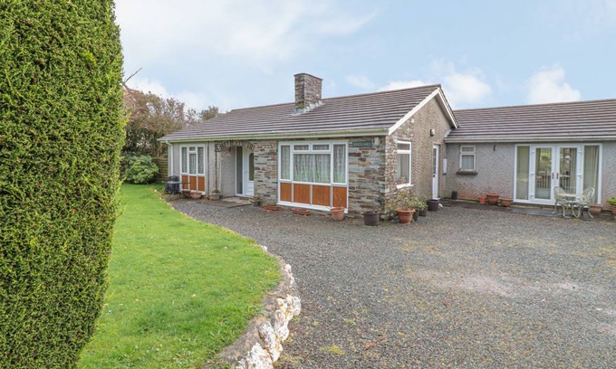 Saint Gennys Cottage | Cabin ∙ 2 bedrooms ∙ 4 guests