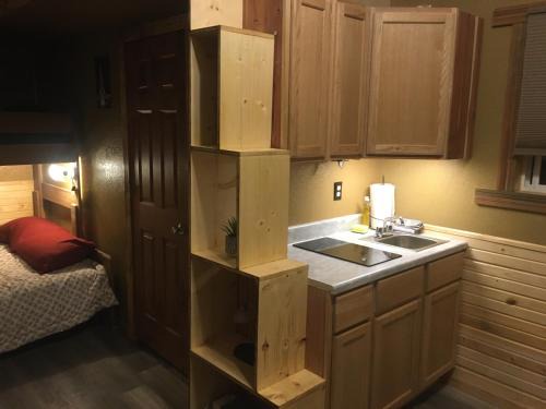 Custer House | Cabin 2 Brand new Rental car available