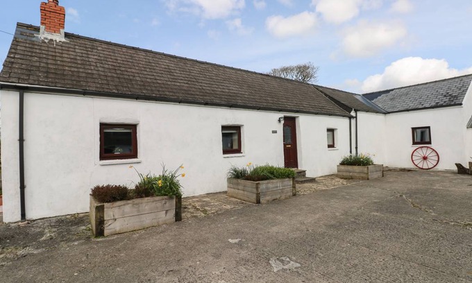 Narberth Cottage | Cabin ∙ 3 bedrooms ∙ 6 guests