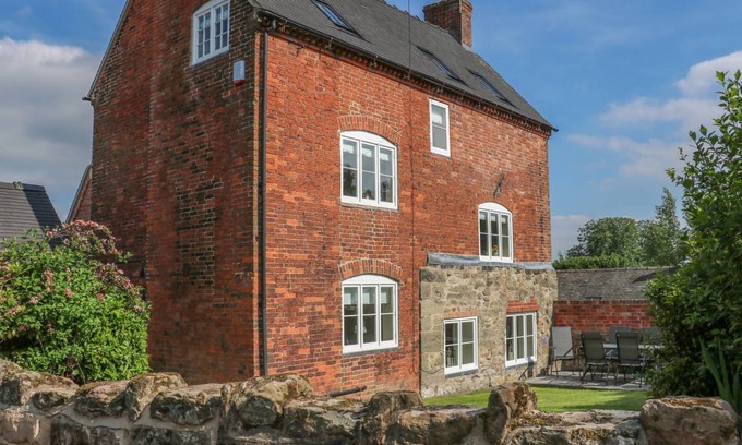 Smisby Cottage | Cabin ∙ 4 bedrooms ∙ 8 guests