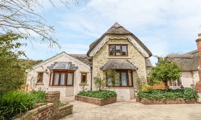 Shanklin Cottage | Cabin ∙ 4 bedrooms ∙ 8 guests