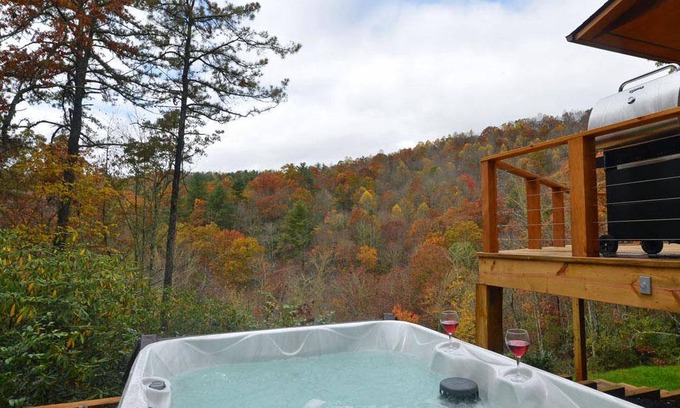 Almond Cabin | Cabin ∙ 7 bedrooms ∙ 16 guests