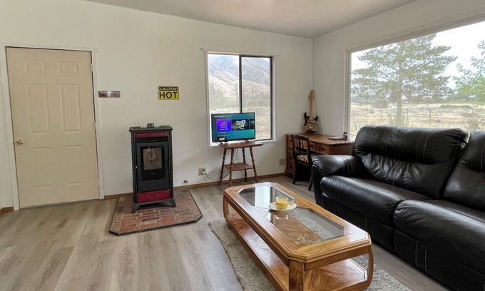 Naches Cabin | Cabin By River off the grid.