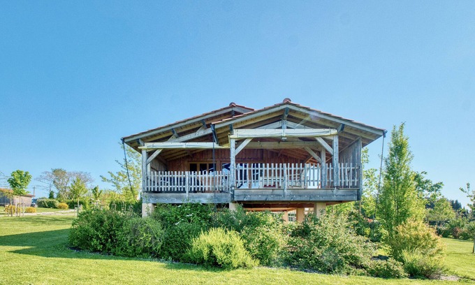 Monbazillac Cabin | Cabin 'Malfourat' with Shared Pool, Wi-Fi and Air Conditioning