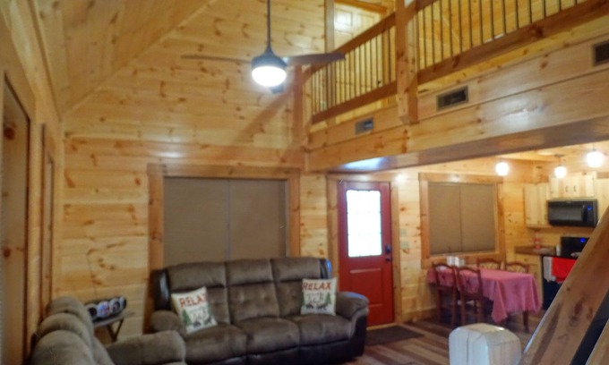 Saxton Cabin | Cabin near Saxton/Raystown KOA and minutes from Trough Creek and Raystown Lake.