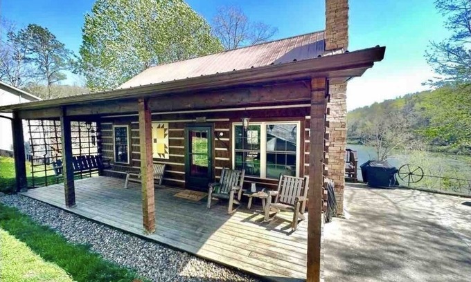 Pittsburg Cabin | Cabin on the Lake! Just minutes from Daniel Boone National Forest.