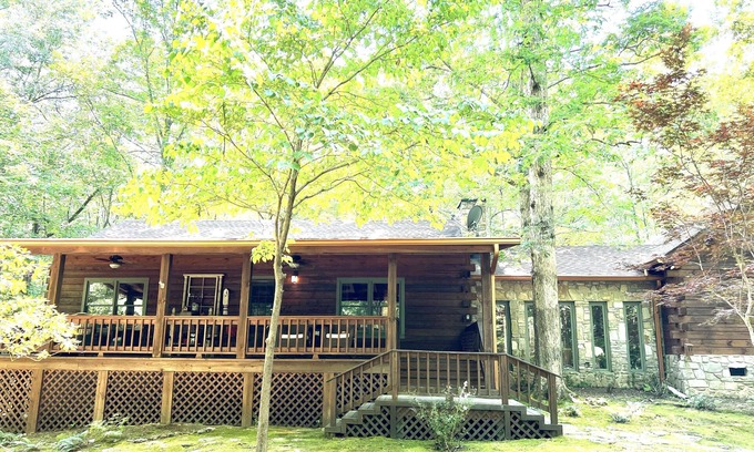 Clifftops House | Cabin Retreat in Monteagle's gated Clifftops