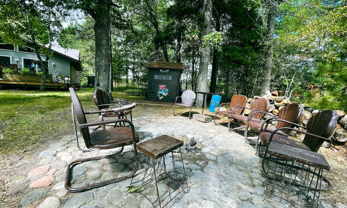 Backus Cabin | Cabin Retreat Nestled Among the Pines