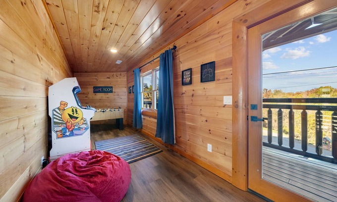 Sevierville House | Cabin w/Views & Indoor Pool Near Douglas Lake + Sleeps 12