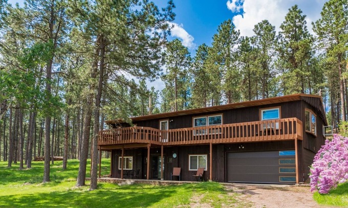 Rapid City House | Cabin with Hot Tub | 4 Bed, 3 Bath
