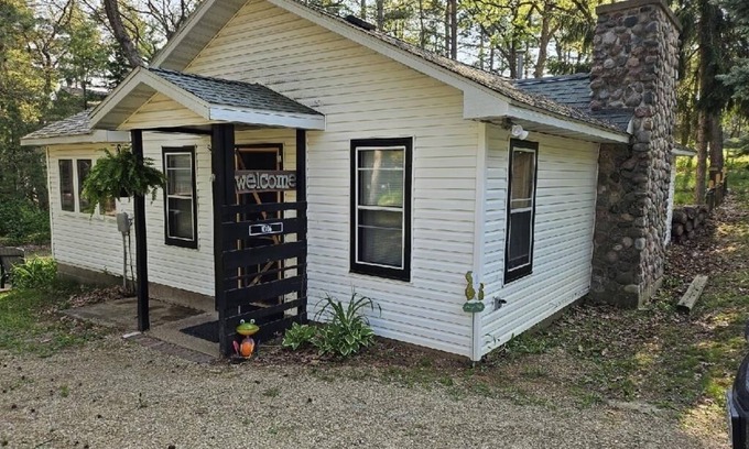 Coloma Cabin | Cabin with lake access, relaxation in the pines