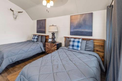 Oil City House | Caddo Lake Cabins- Wyldewood With Kayaks