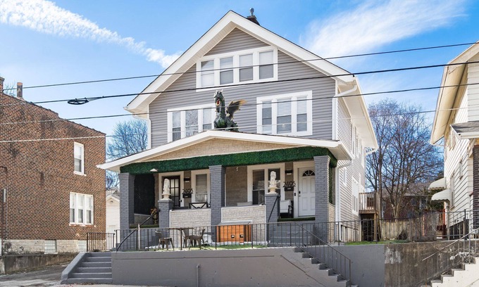 Old North Columbus House | ★ Caesar’s Palace ★ Old North Duplex near OSU★