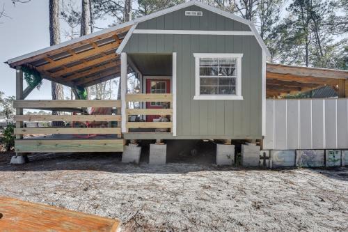 Sunset Beach Apartment | Calabash Studio Cabin, 4 Mi to Sunset Beach!